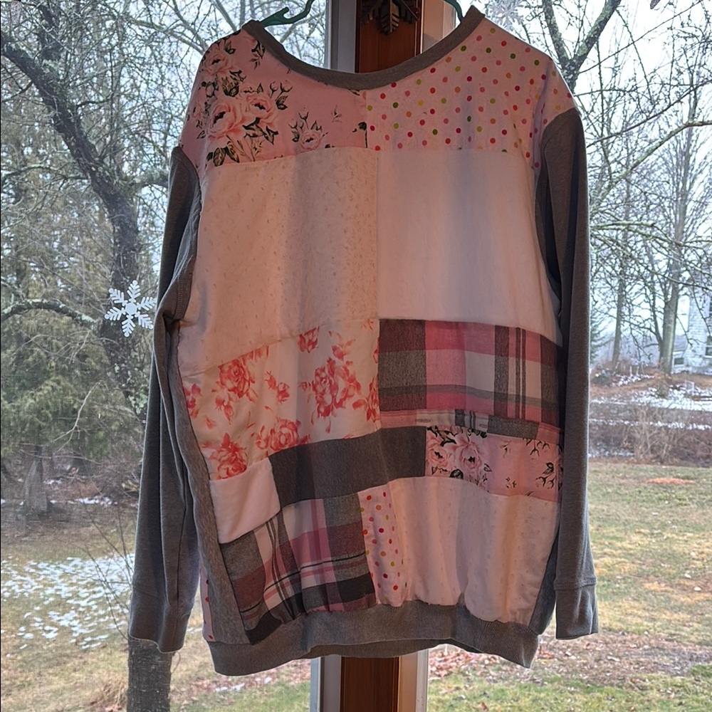 Patchwork Sweatshirt with Floral and Plaid Patterns handmad